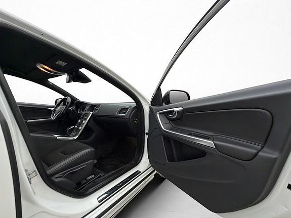 Volvo S60 Cross Country 6 of 20