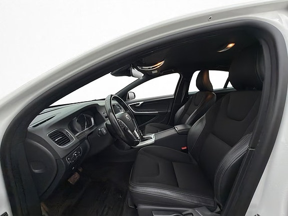 Volvo S60 Cross Country 5 of 20