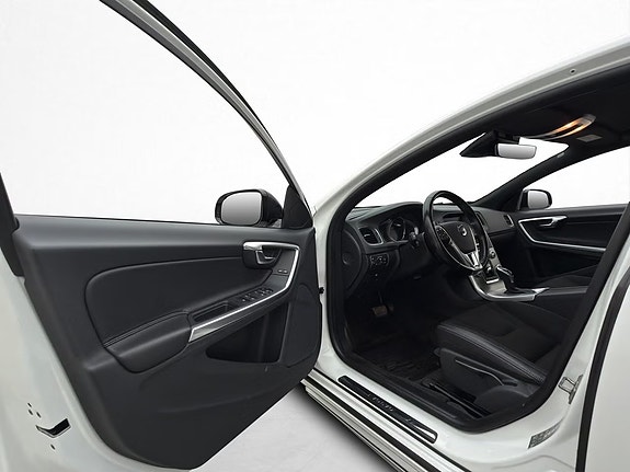 Volvo S60 Cross Country 3 of 20