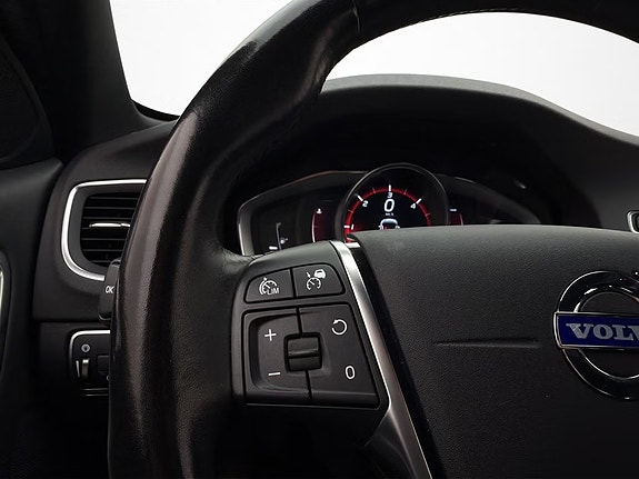 Volvo S60 Cross Country 17 of 20