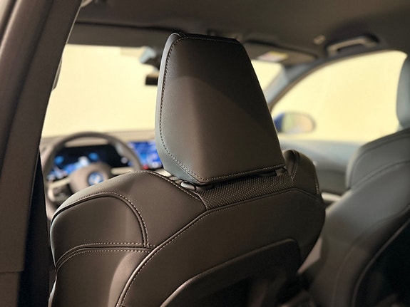BMW iX1 7 of 12