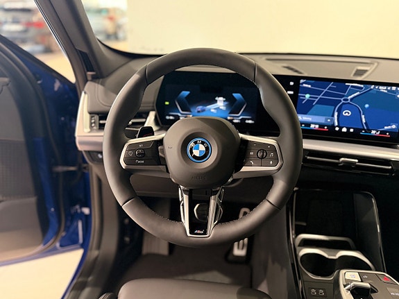 BMW iX1 9 of 12