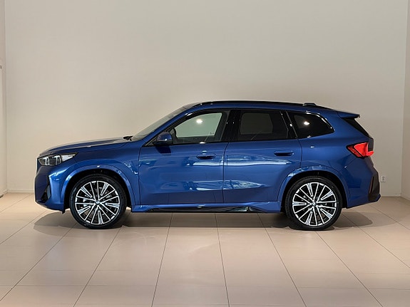 BMW iX1 2 of 12