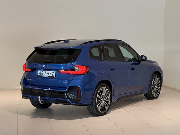 BMW iX1 11 of 12