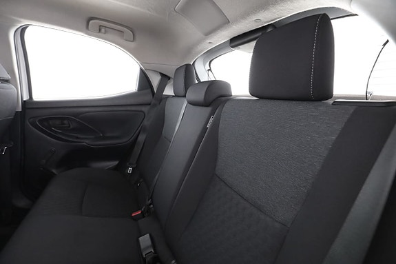 Toyota Yaris 15 of 30