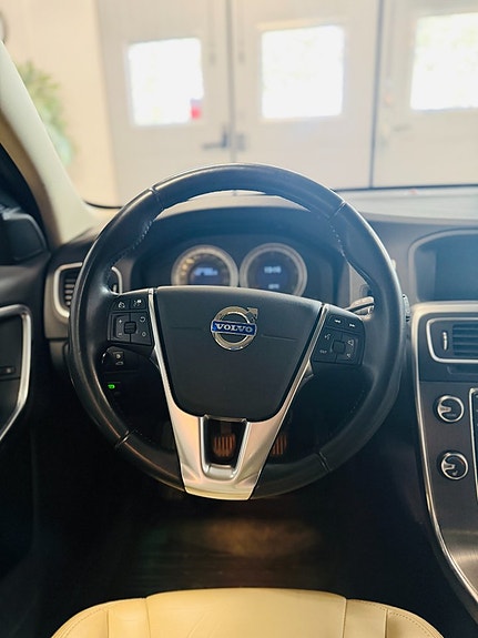 Volvo V60 11 of 22