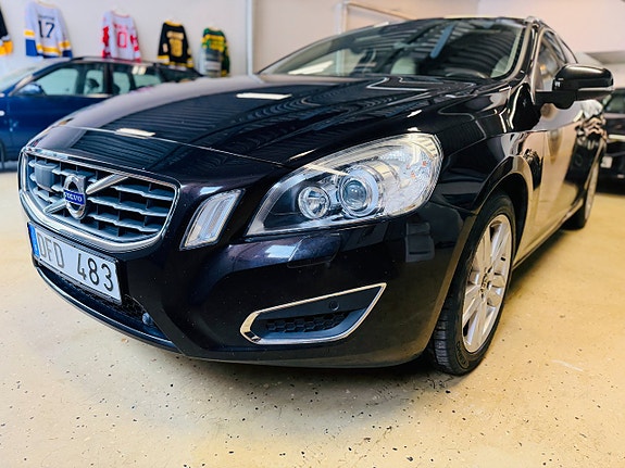 Volvo V60 2 of 22