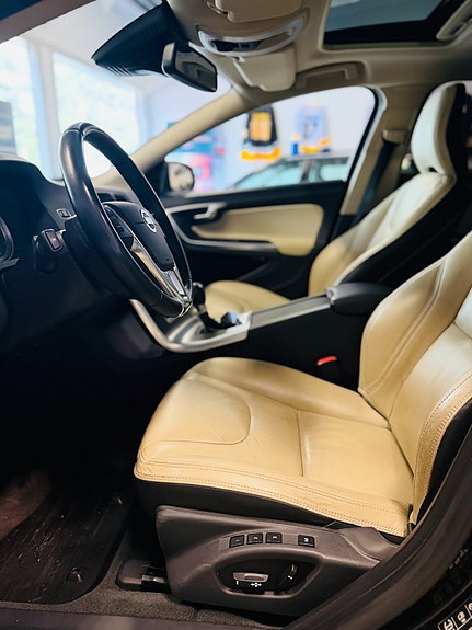 Volvo V60 14 of 22