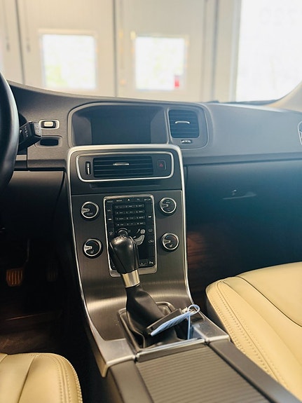 Volvo V60 12 of 22