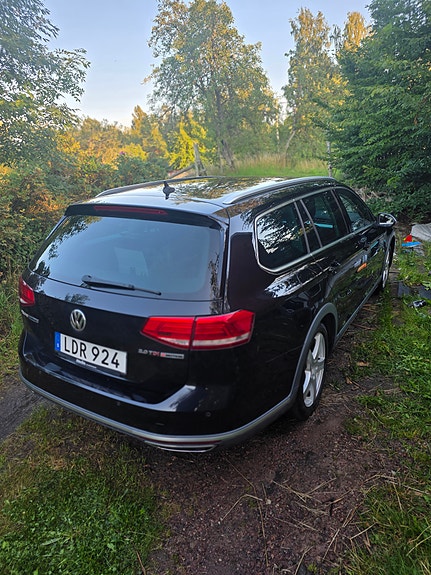 Volkswagen Passat Alltrack 4 of 4