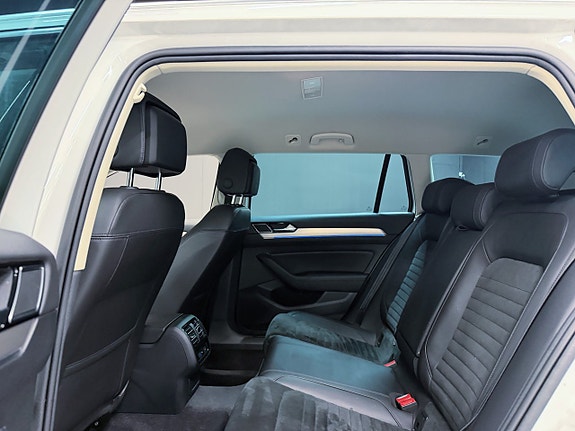 Volkswagen Passat 17 of 21