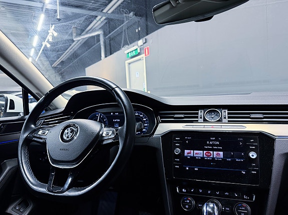 Volkswagen Passat 18 of 21