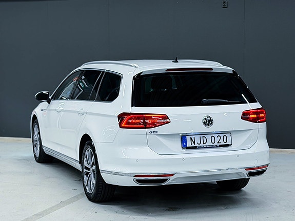 Volkswagen Passat 4 of 21
