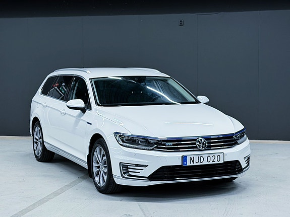 Volkswagen Passat 14 of 21
