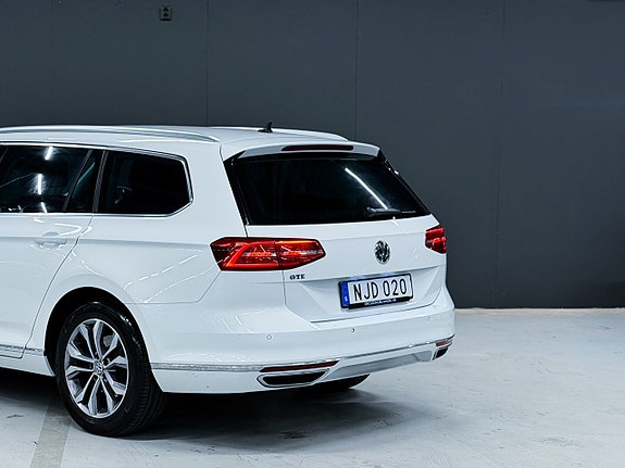 Volkswagen Passat 7 of 21