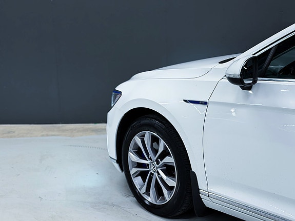 Volkswagen Passat 12 of 21