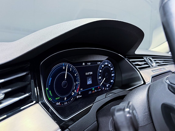 Volkswagen Passat 15 of 21