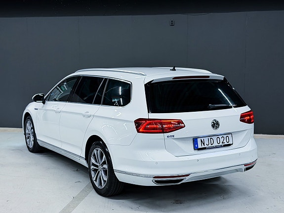 Volkswagen Passat 9 of 21