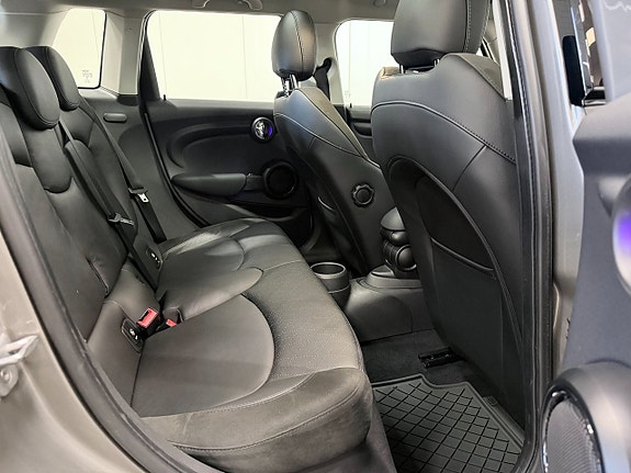 MINI Cooper 9 of 19