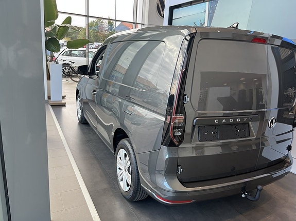 Volkswagen Caddy 2 of 8