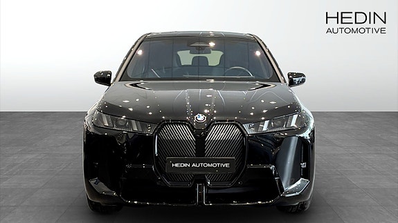 BMW iX 8 of 9