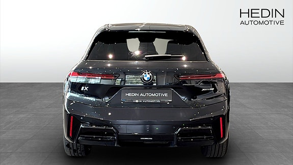 BMW iX 7 of 9