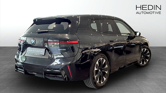 BMW iX 2 of 9