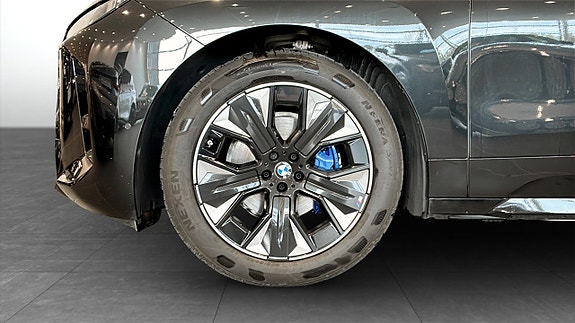 BMW iX 9 of 9