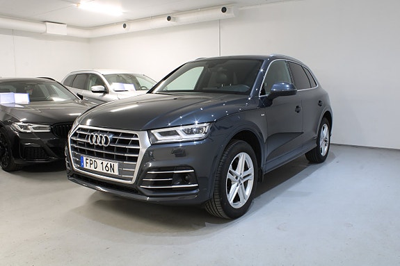 Audi Q5 2 of 17