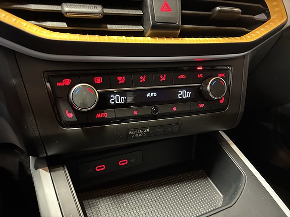 Seat Arona 21 of 23