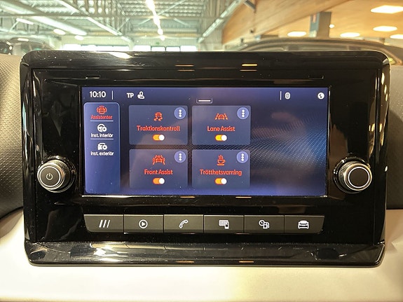Seat Arona 18 of 23
