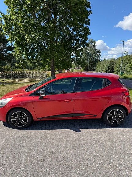 Renault Clio 2 of 9