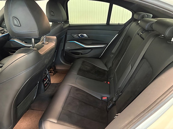 BMW 330e 21 of 23