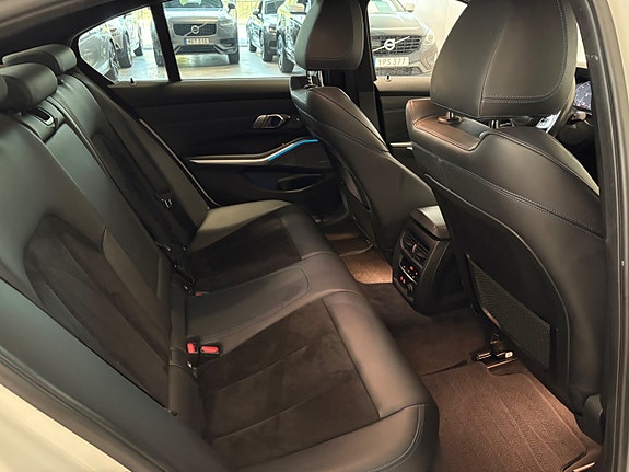 BMW 330e 22 of 23