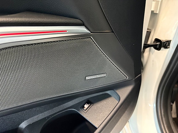 BMW 330e 20 of 23