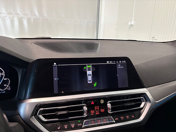 BMW 330e 14 of 23