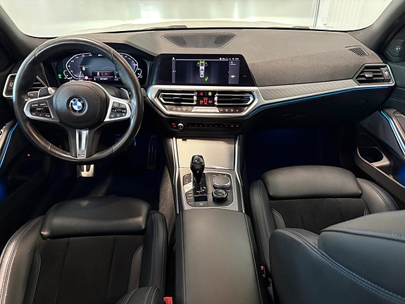 BMW 330e 11 of 23