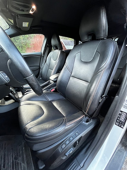 Volvo V40 Cross Country 4 of 10