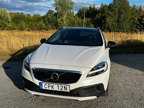 Volvo V40 Cross Country 3 of 10