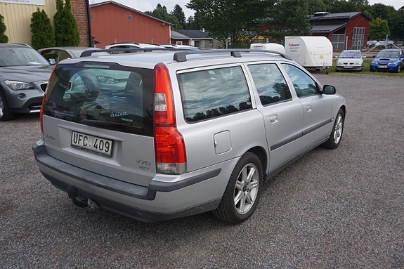 Volvo V70 3 of 8