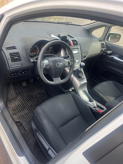 Toyota Auris 4 of 4