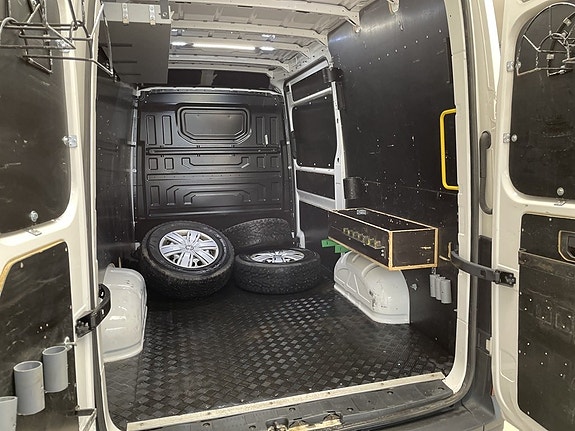Volkswagen Crafter 13 of 21
