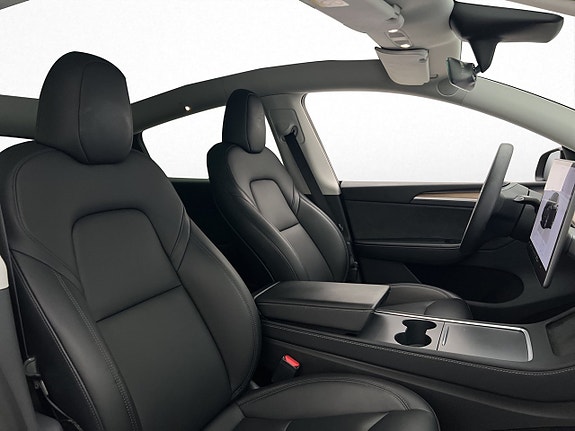 Tesla Model Y 11 of 30