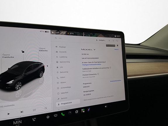 Tesla Model Y 25 of 30