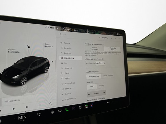 Tesla Model Y 24 of 30
