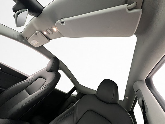 Tesla Model Y 17 of 30