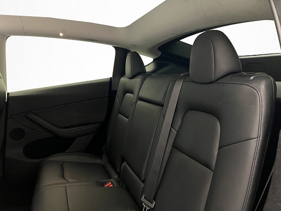 Tesla Model Y 13 of 30