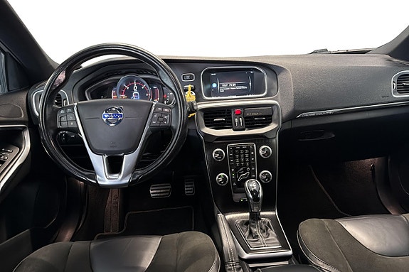 Volvo V40 Cross Country 12 of 21