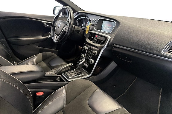 Volvo V40 Cross Country 15 of 21
