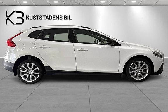 Volvo V40 Cross Country 2 of 21
